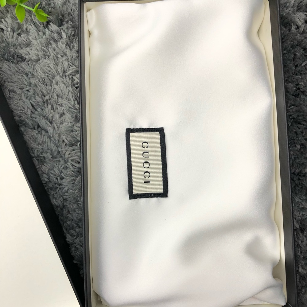 Gucci GG Marmont bifold Wallet Case iPhone 7/8 Case with interior card - Picture 13 of 15